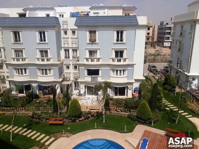 Apartment with Pool View in Mountain View