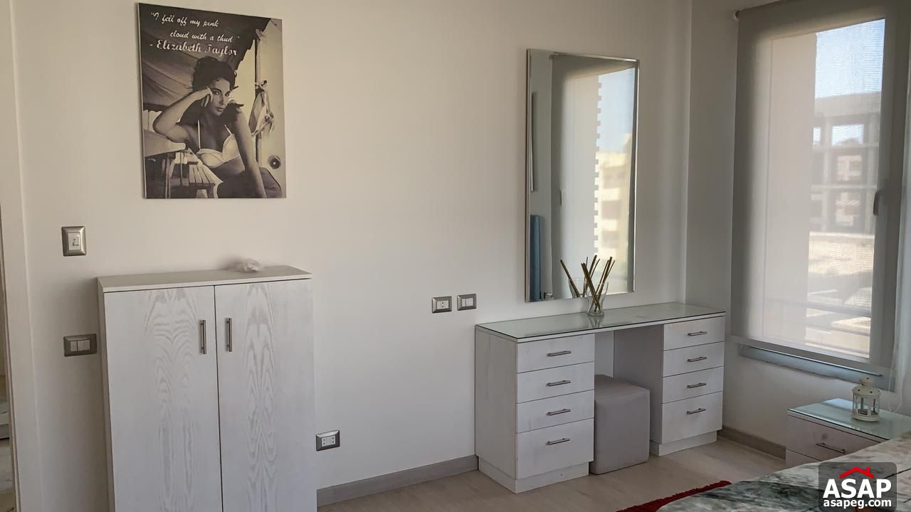 Studio with Garage for Rent in Village Gate