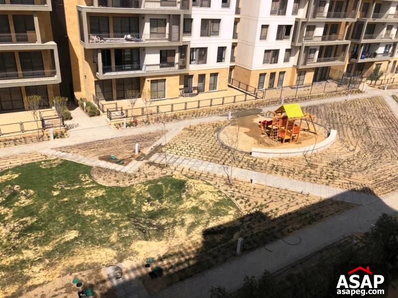 Property with Garden View in Eastown Property with Garden View in Eastown