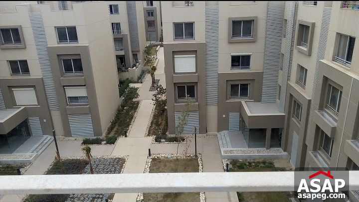 Duplex with Garden for Sale in Village Avenue Compound