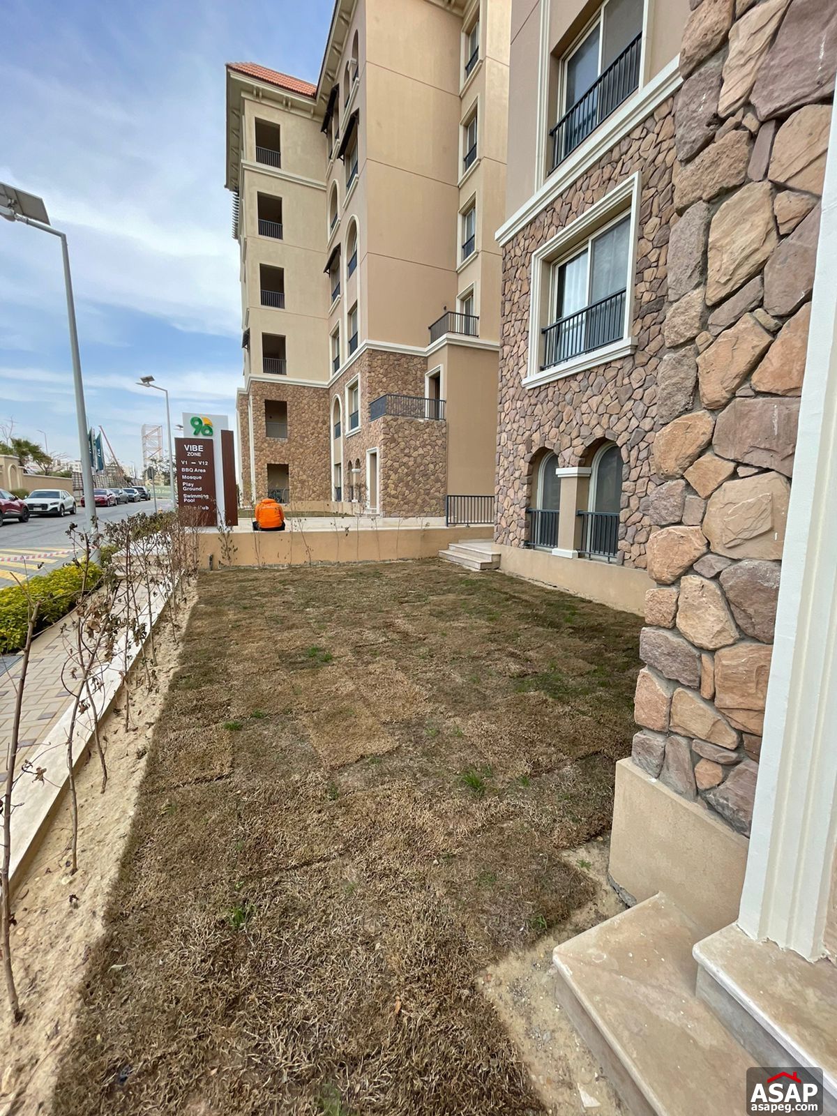 Ground Floor for Sale in 90 Avenue