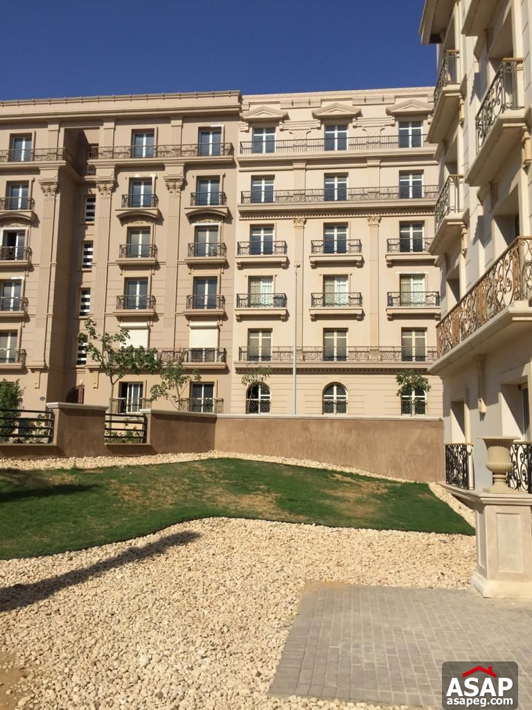 Studio with Garden View for Sale in Hyde Park Studio with Garden View for Sale in Hyde Park