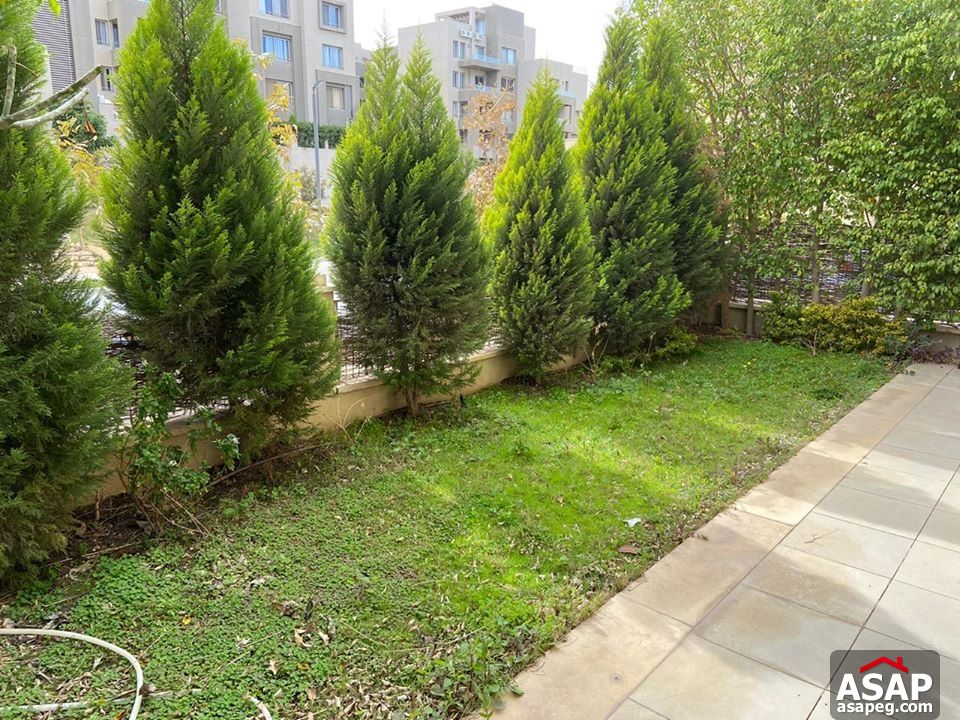 Studio with Private Garden in Village Gate