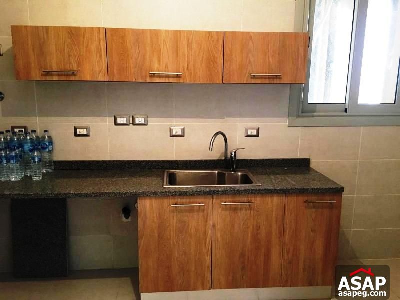 Apartment with Garden in Village Gate