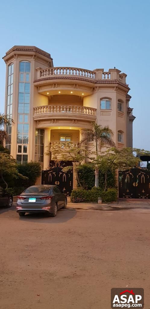 Villa with Swimming Pool for Sale in 5th Settlement