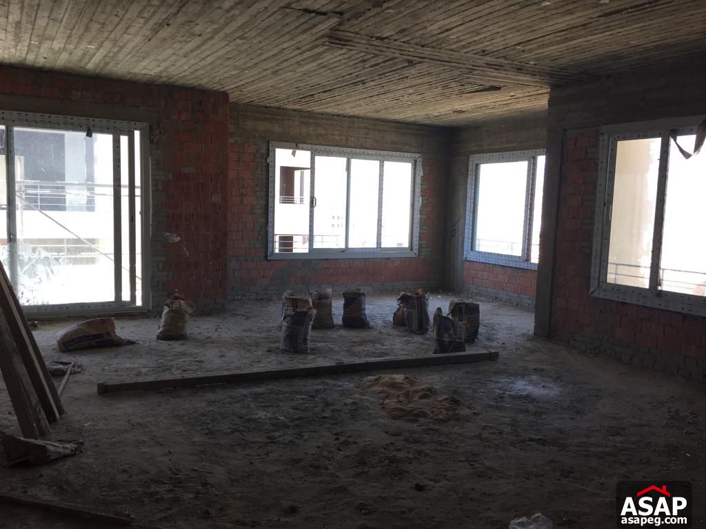 Penthouse for Sale in Village Avenue Compound Penthouse for Sale in Village Avenue Compound