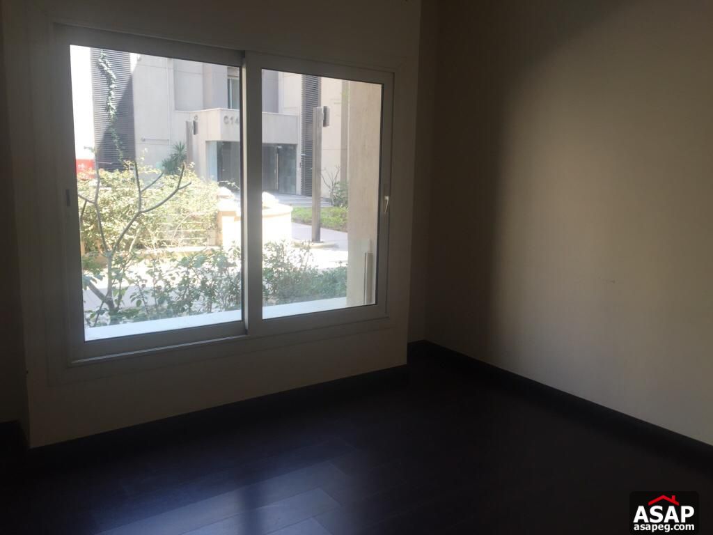 Apartment with Private Garden in The Village Palm Hills