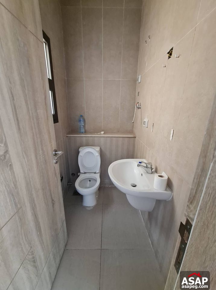 Penthouse for Rent in Fifth Square Compound