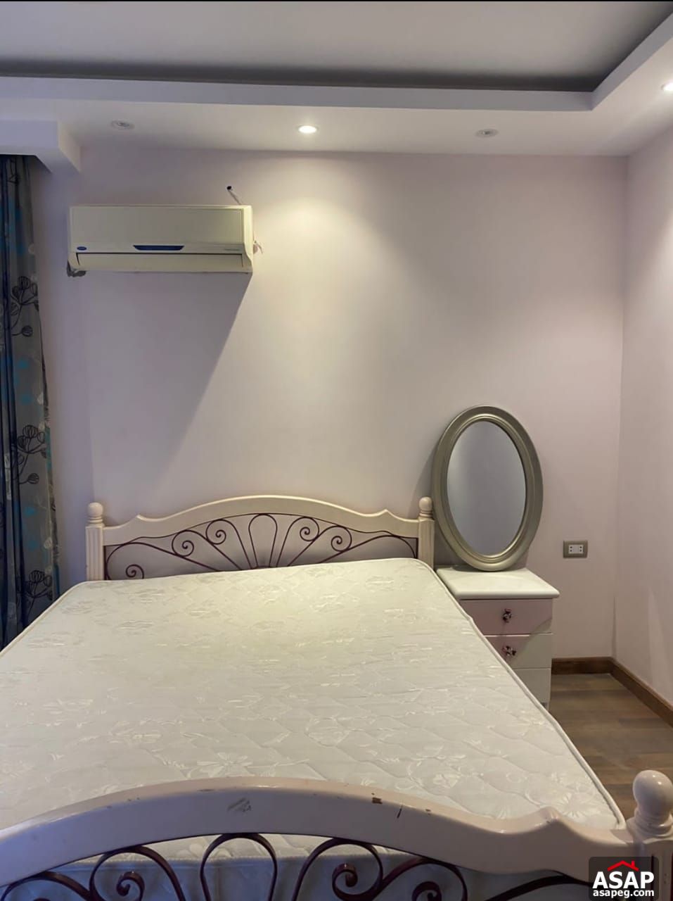 Furnished Flat for Rent in the Square