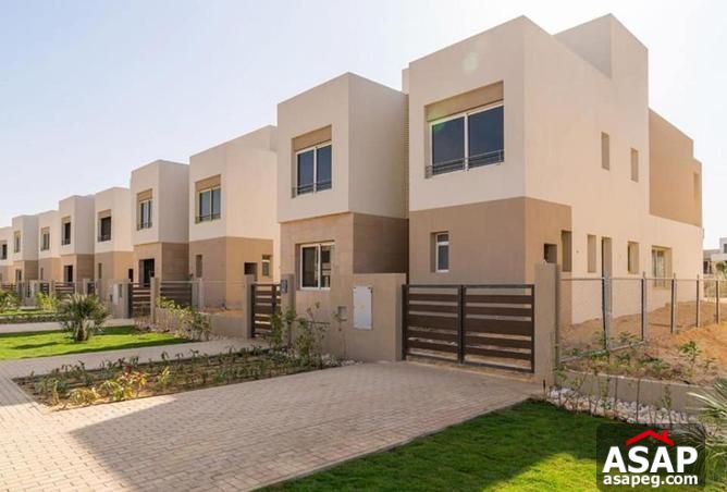 Villa for Sale in the Crown Palm Hills Villa for Sale in the Crown Palm Hills