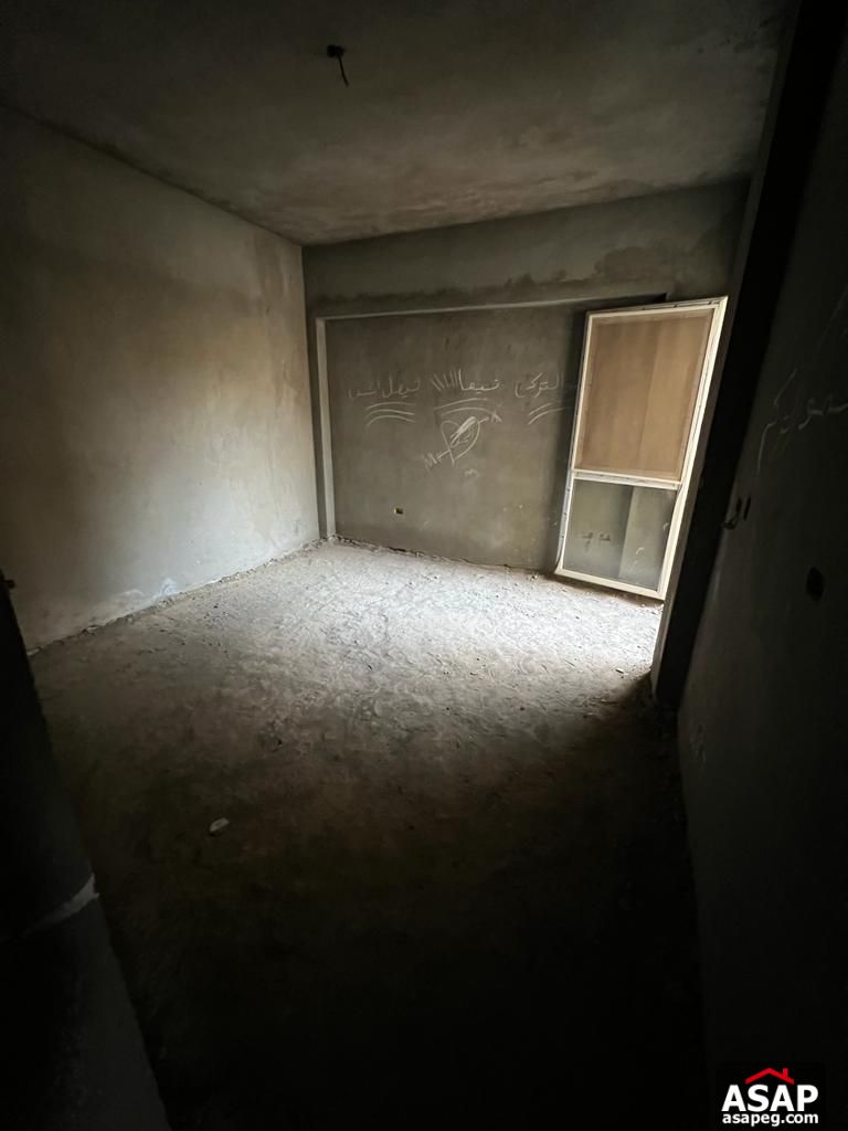 Penthouse with Lake View for Sale in Stone Residence Penthouse with Lake View for Sale in Stone Residence