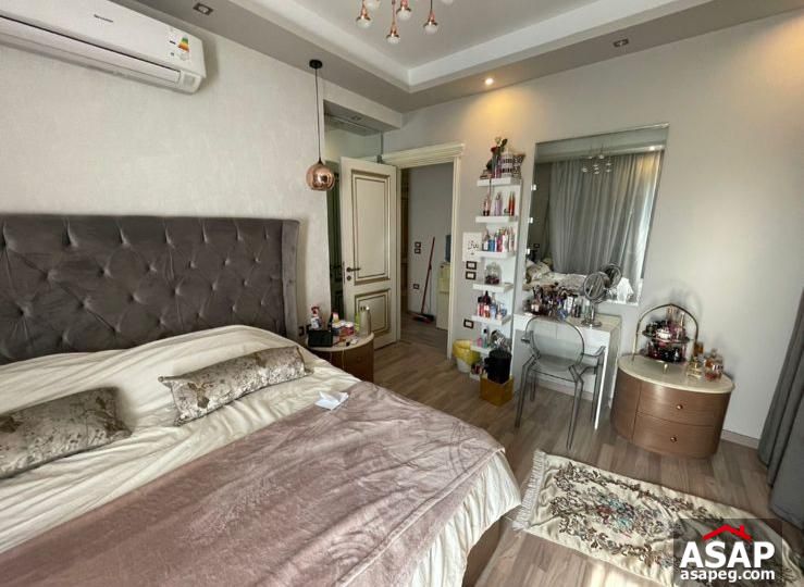 Duplex with Garden for Sale in Village Gate