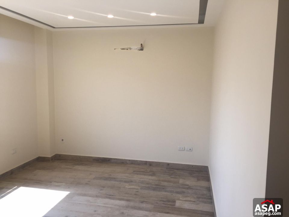 Apartment for Rent in West Golf Apartment for Rent in West Golf