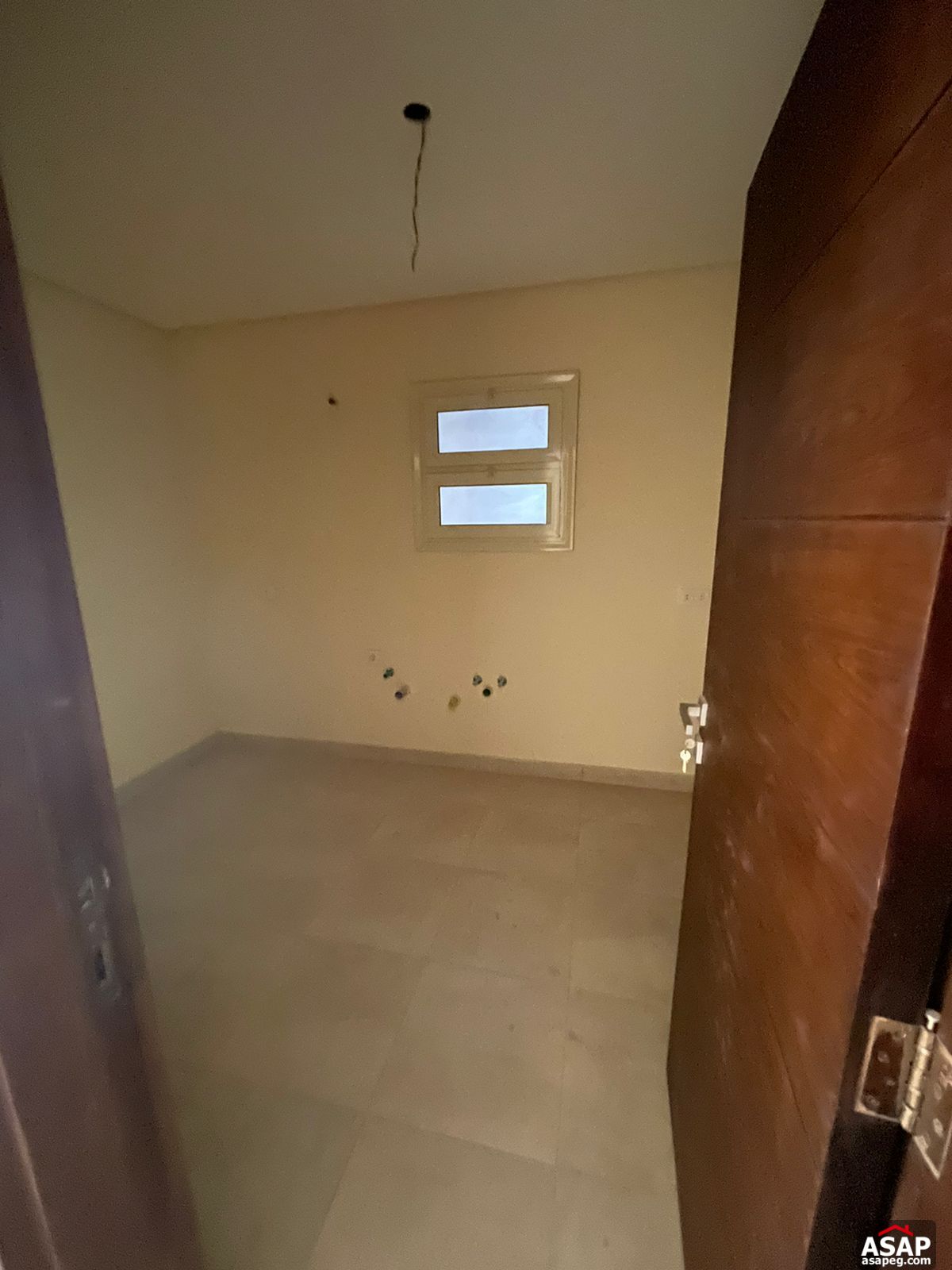 Ground Floor for Sale in 90 Avenue