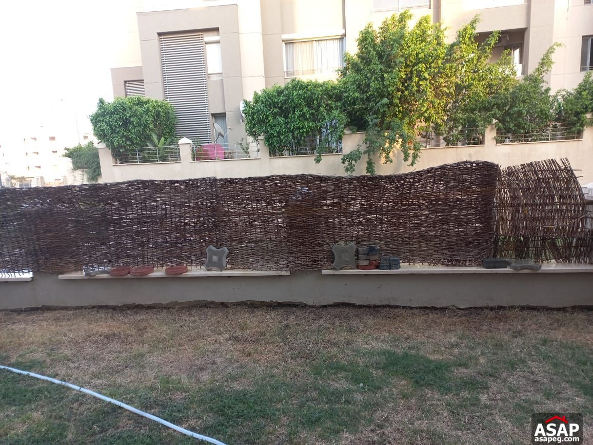 Studio with Garden for Sale in Village Gate Studio with Garden for Sale in Village Gate