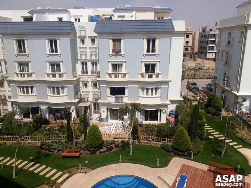Apartment with Pool View in Mountain View