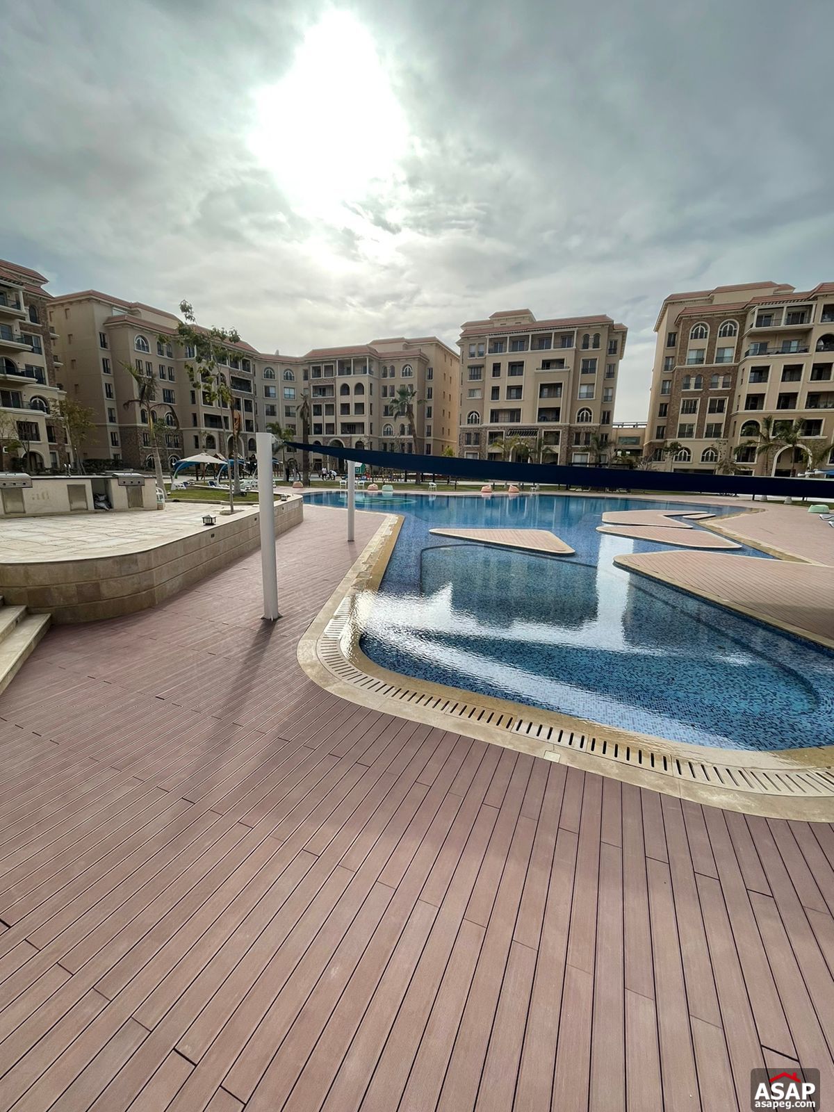 Ground Floor for Sale in 90 Avenue