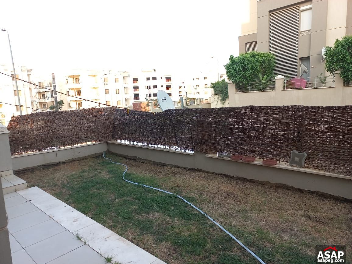 Studio with Garden for Sale in Village Gate Studio with Garden for Sale in Village Gate