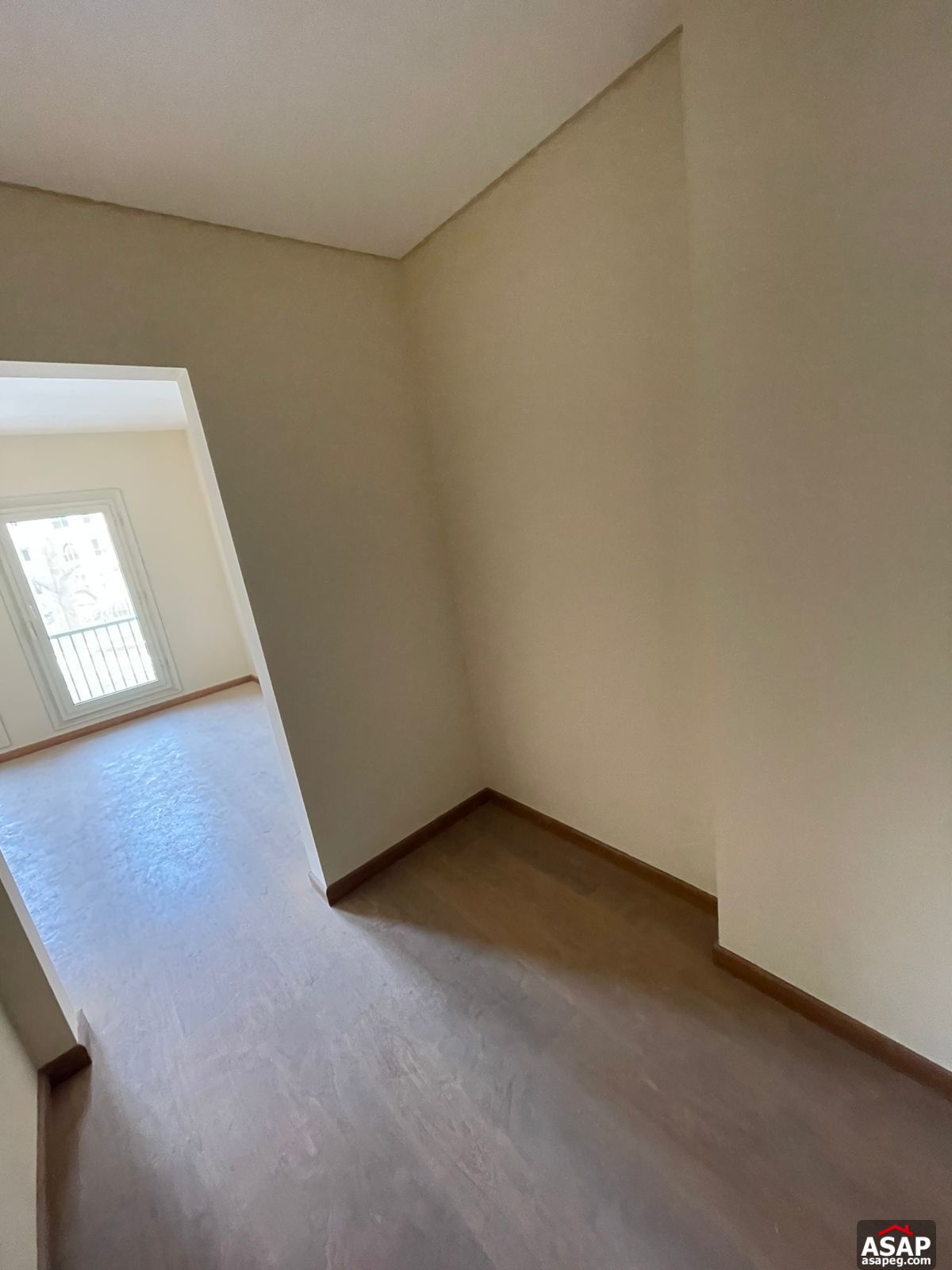 Ground Floor for Sale in 90 Avenue