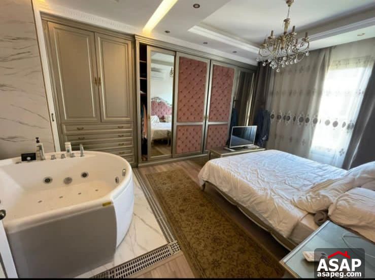 Duplex with Garden for Sale in Village Gate