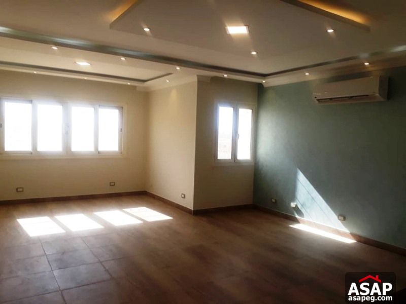 Apartment with Pool View in Mountain View