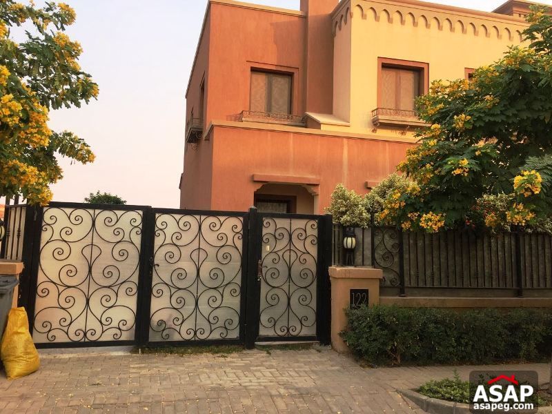 Villa with Big Garden for Rent in New Cairo