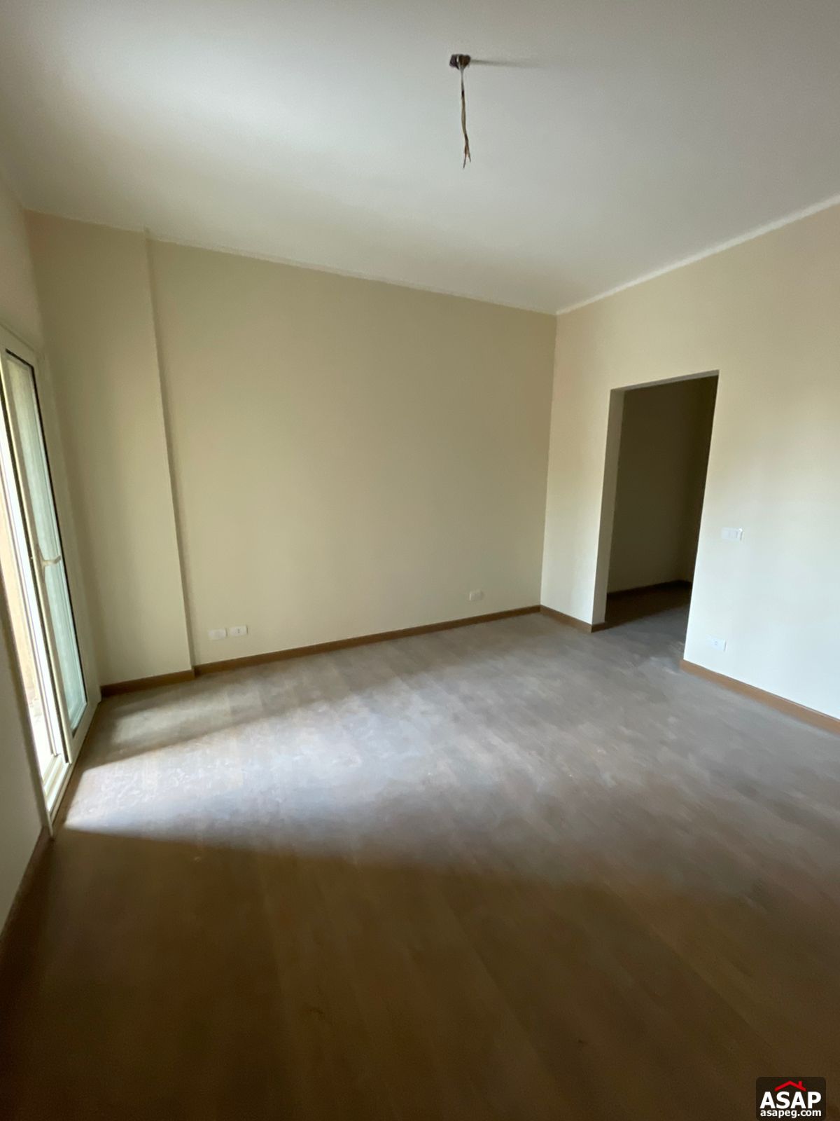 Ground Floor for Sale in 90 Avenue