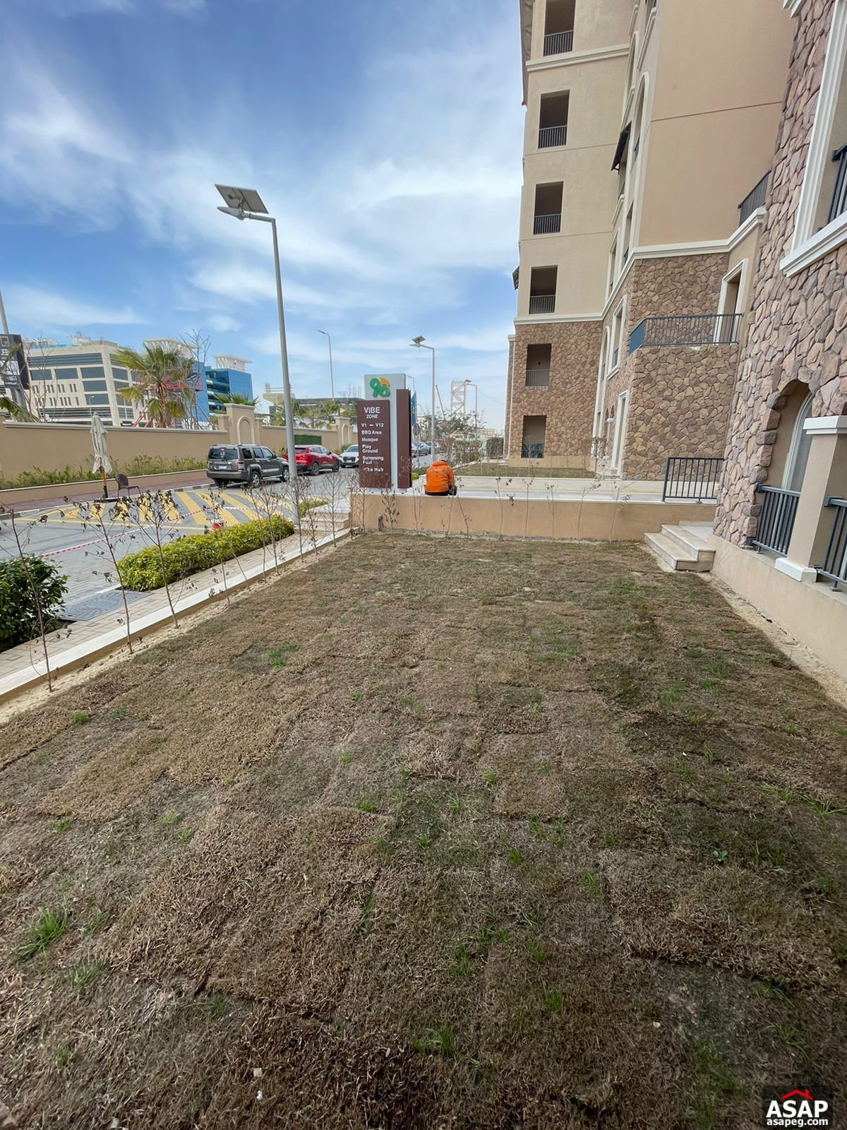 Ground Floor for Sale in 90 Avenue