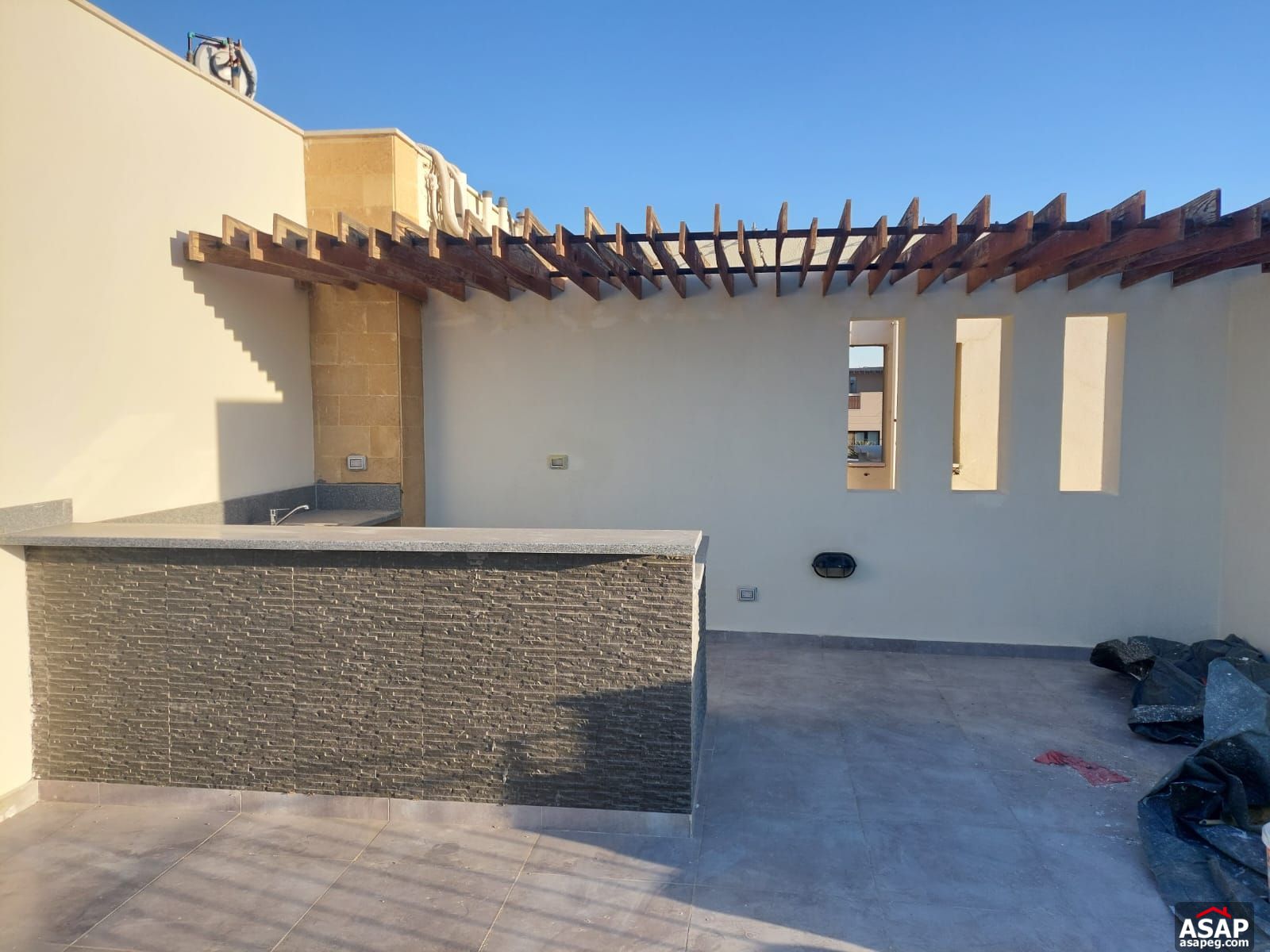 Triplex with Roof for Rent in Eastown Sodic