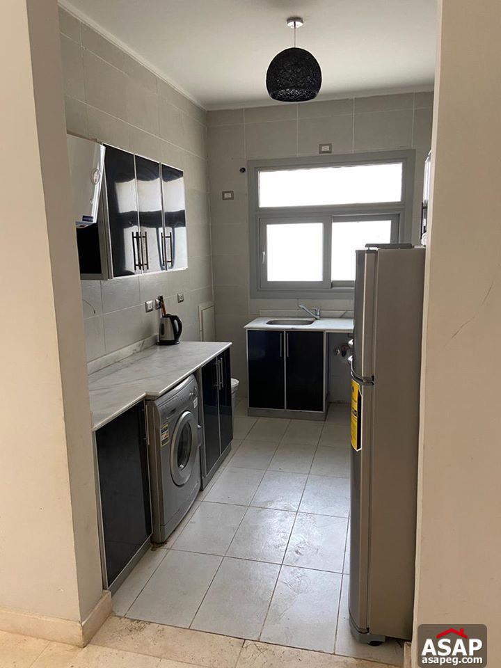 Studio with Private Garden in Village Gate