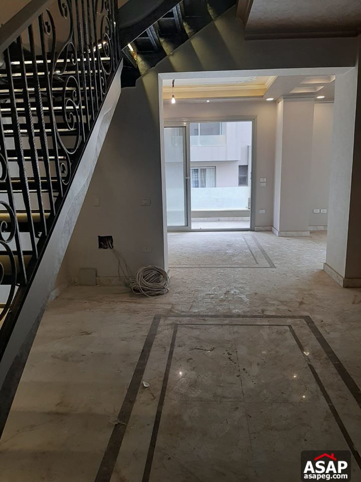 Duplex for Rent in Village Gate