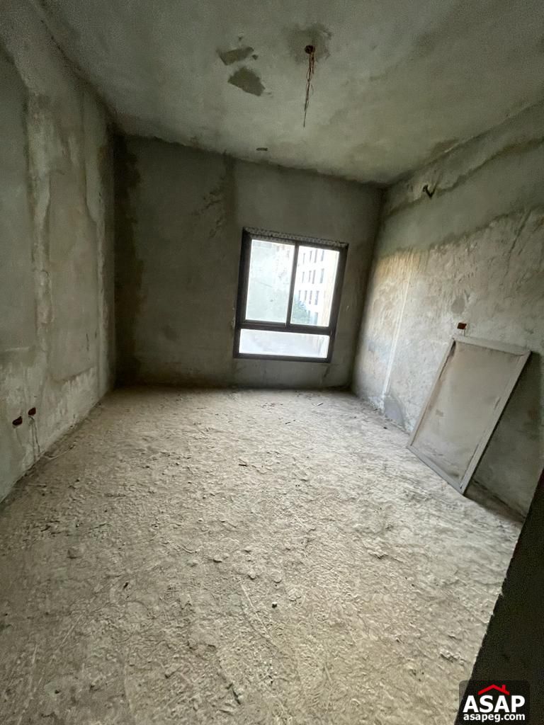 Apartment with Garden View for Sale in Eastown Apartment with Garden View for Sale in Eastown