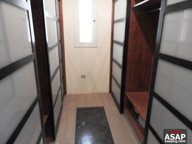 Villa with Swimming Pool in West Golf for Rent