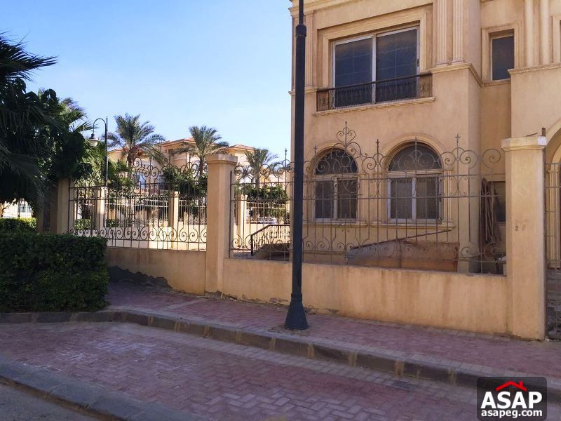 Villa for Sale in Fountain Park Villa for Sale in Fountain Park