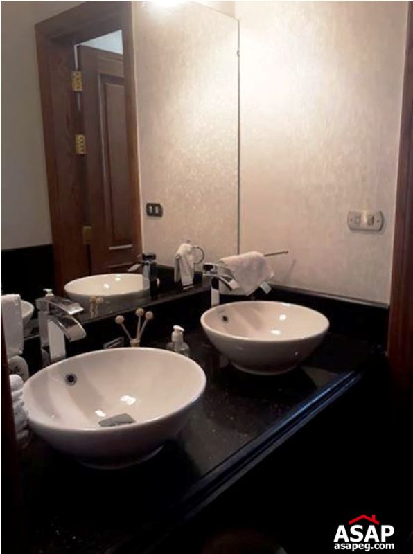 Villa with Garden for Sale in Lake View Villa with Garden for Sale in Lake View