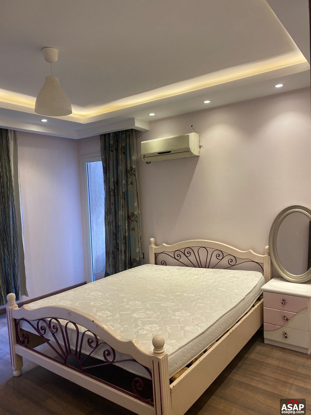 Apartment for Rent in the Square