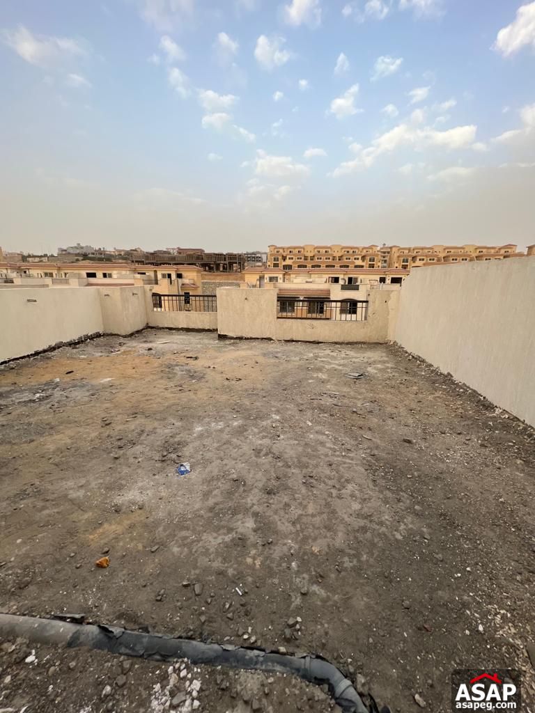 Penthouse with Lake View for Sale in Stone Residence Penthouse with Lake View for Sale in Stone Residence