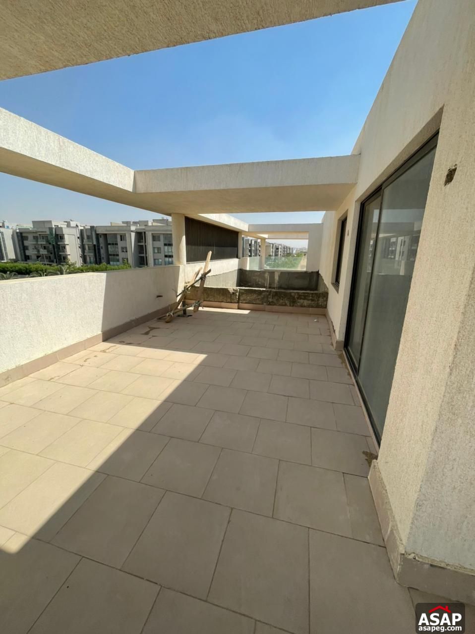 Penthouse with Pool for Sale in Lake View Residence Penthouse with Pool for Sale in Lake View Residence