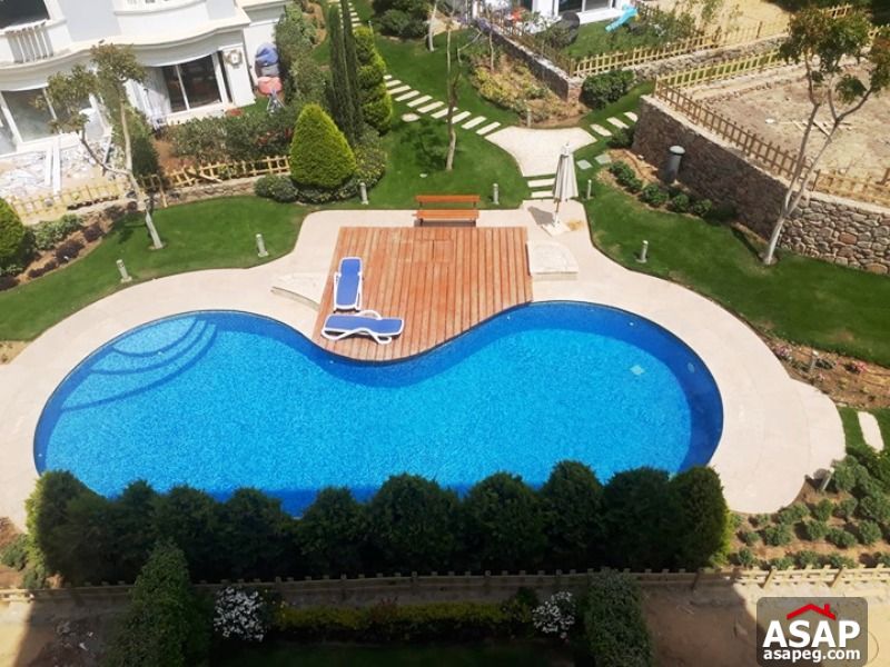 Apartment with Pool View in Mountain View