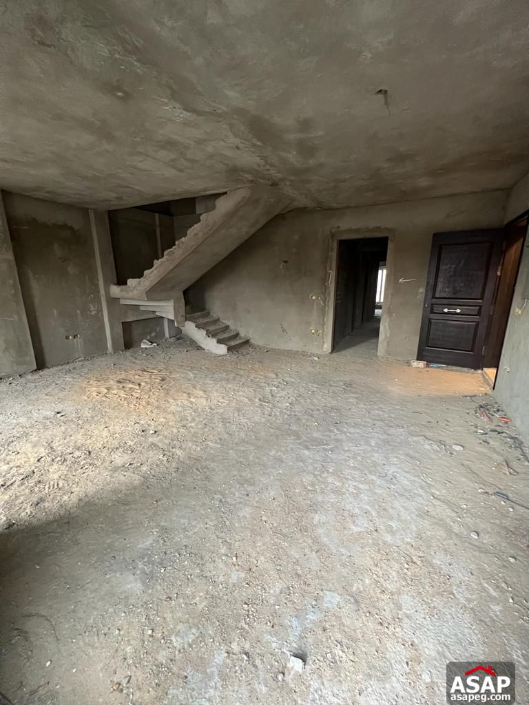 Penthouse with Lake View for Sale in Stone Residence Penthouse with Lake View for Sale in Stone Residence