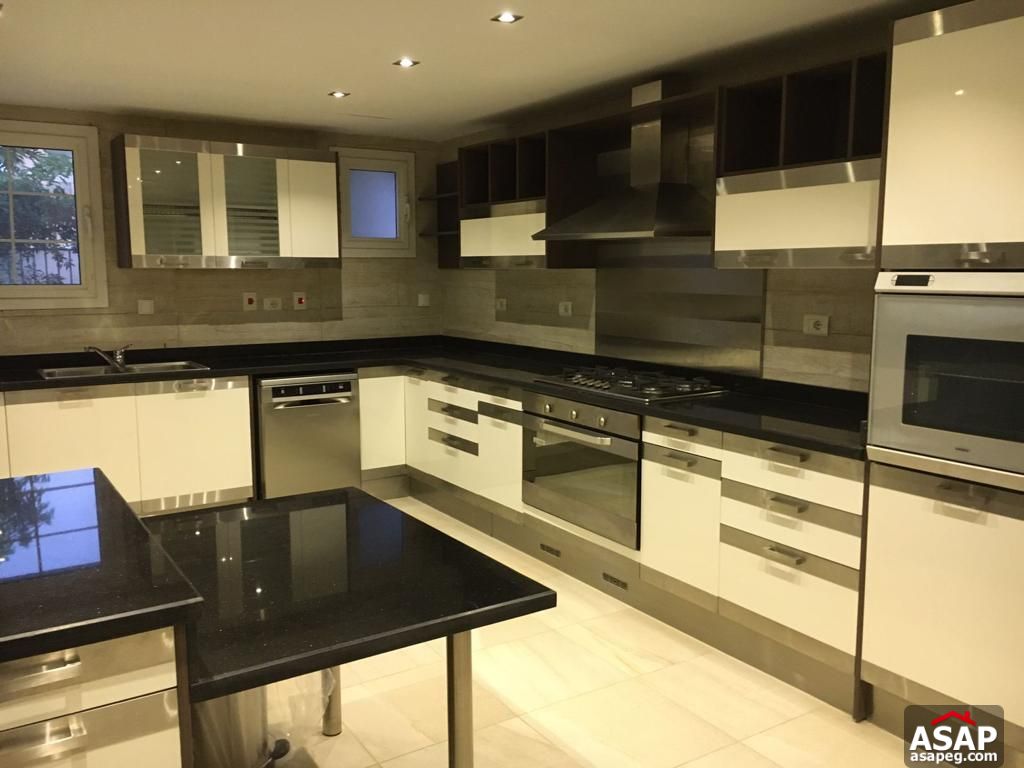 Furnished Villa for Sale in Hyde Park