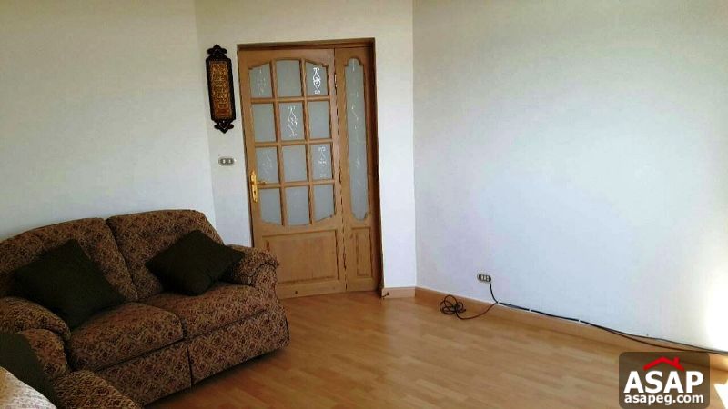 Apartment with Balcony for Rent in Beverly Hills