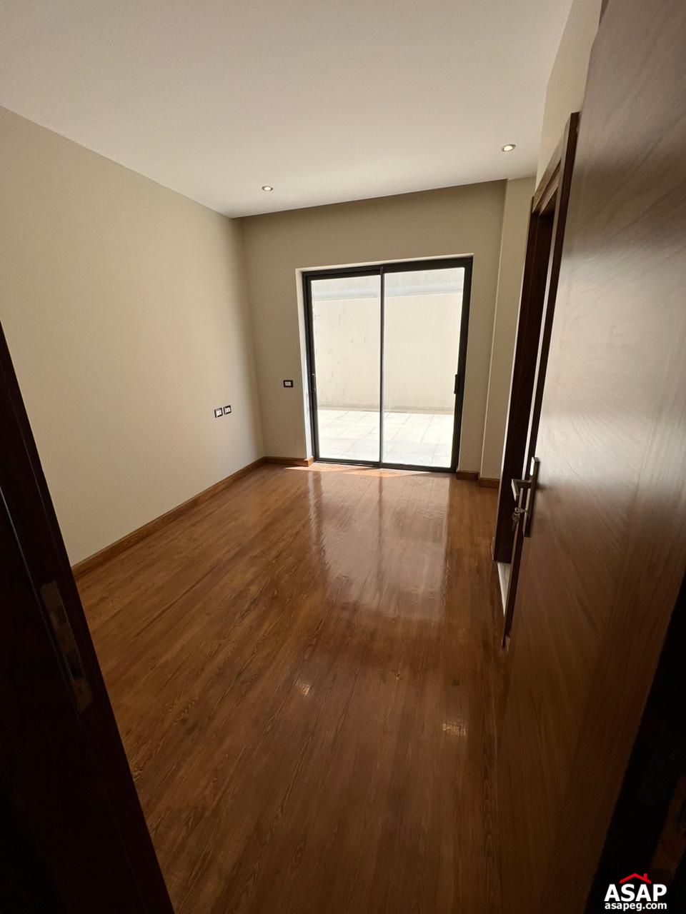 Ground Floor with Pool in Lake View Residence Ground Floor with Pool in Lake View Residence