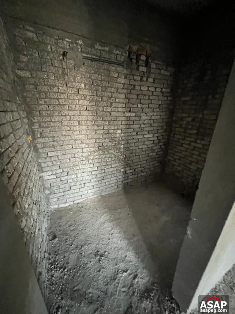 Penthouse with Lake View for Sale in Stone Residence Penthouse with Lake View for Sale in Stone Residence