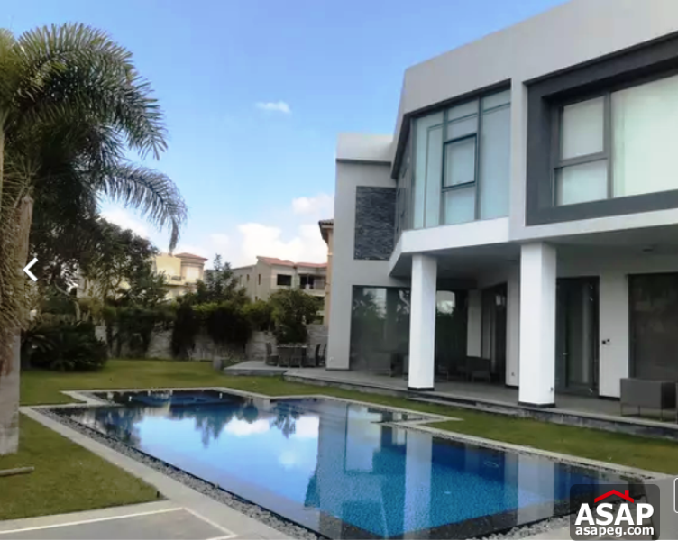 Villa with Swimming Pool for Sale in Lake View