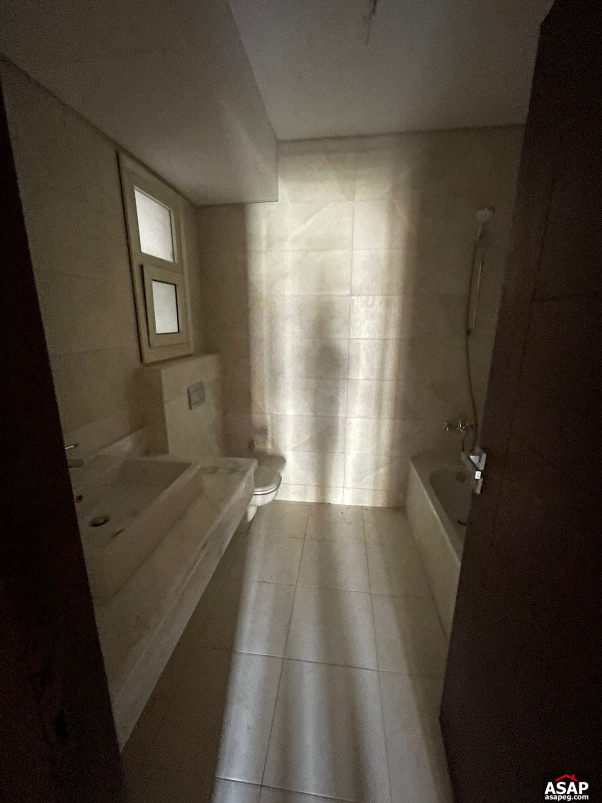 Ground Floor for Sale in 90 Avenue