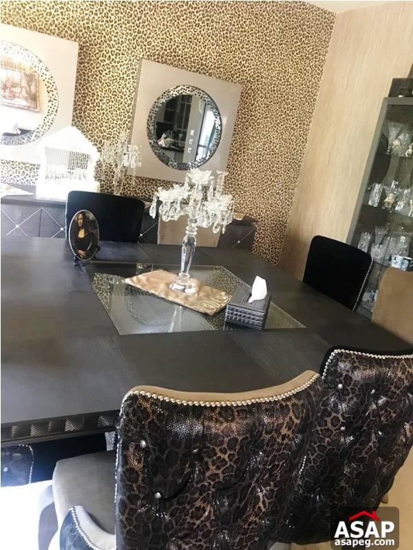 Duplex with Garden for Sale in Eastown Duplex with Garden for Sale in Eastown