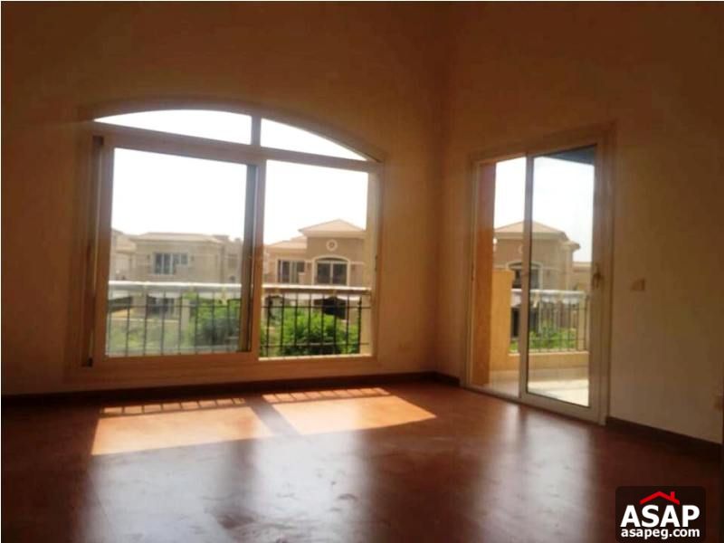 Villa with Private Garden in New Cairo for Rent