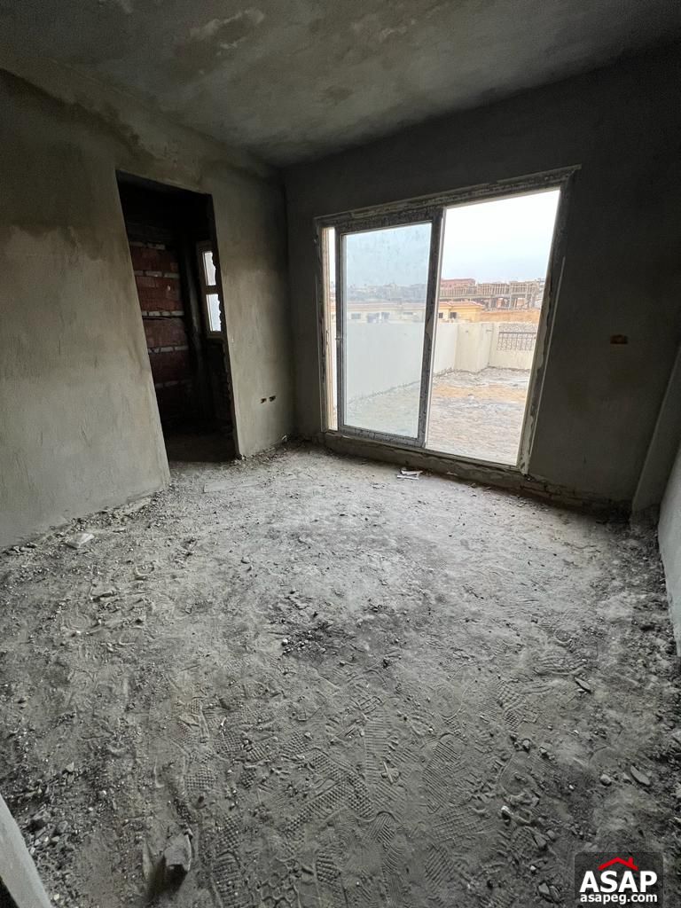 Penthouse with Lake View for Sale in Stone Residence Penthouse with Lake View for Sale in Stone Residence