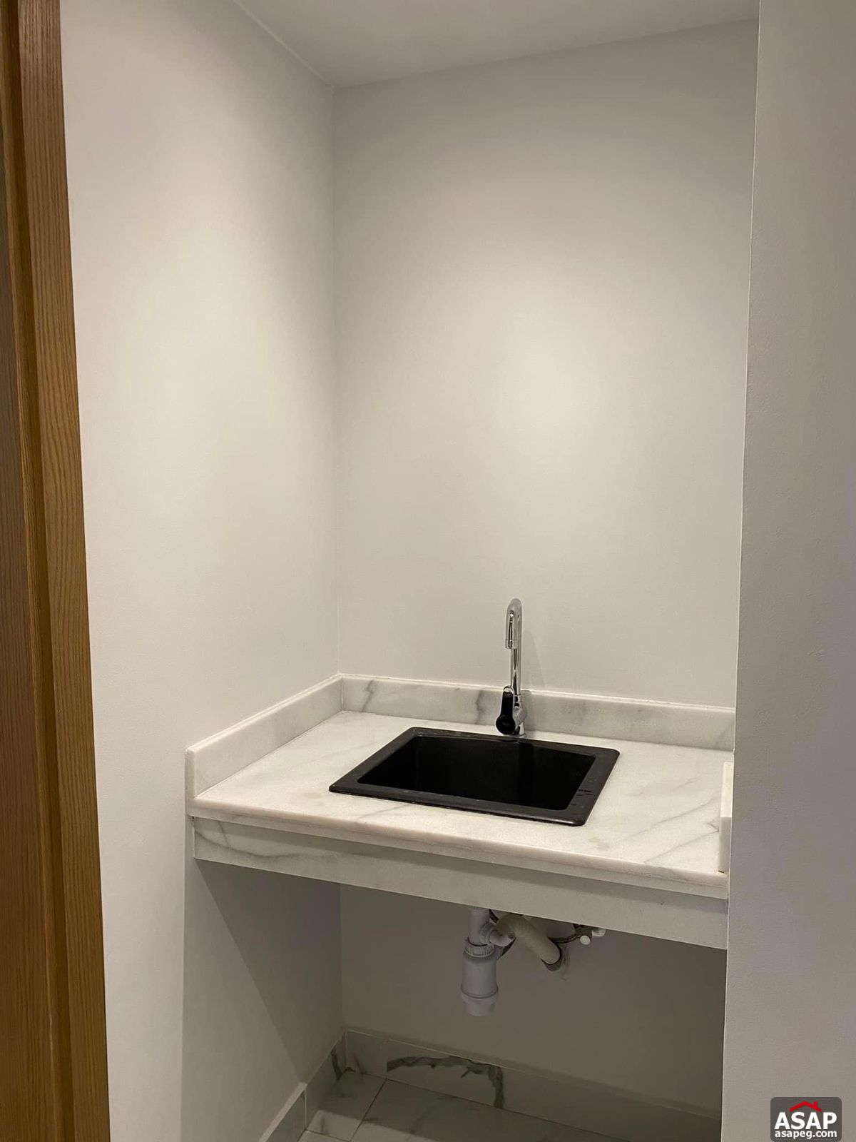 Duplex with Garden or Rent in Eastown Duplex with Garden or Rent in Eastown